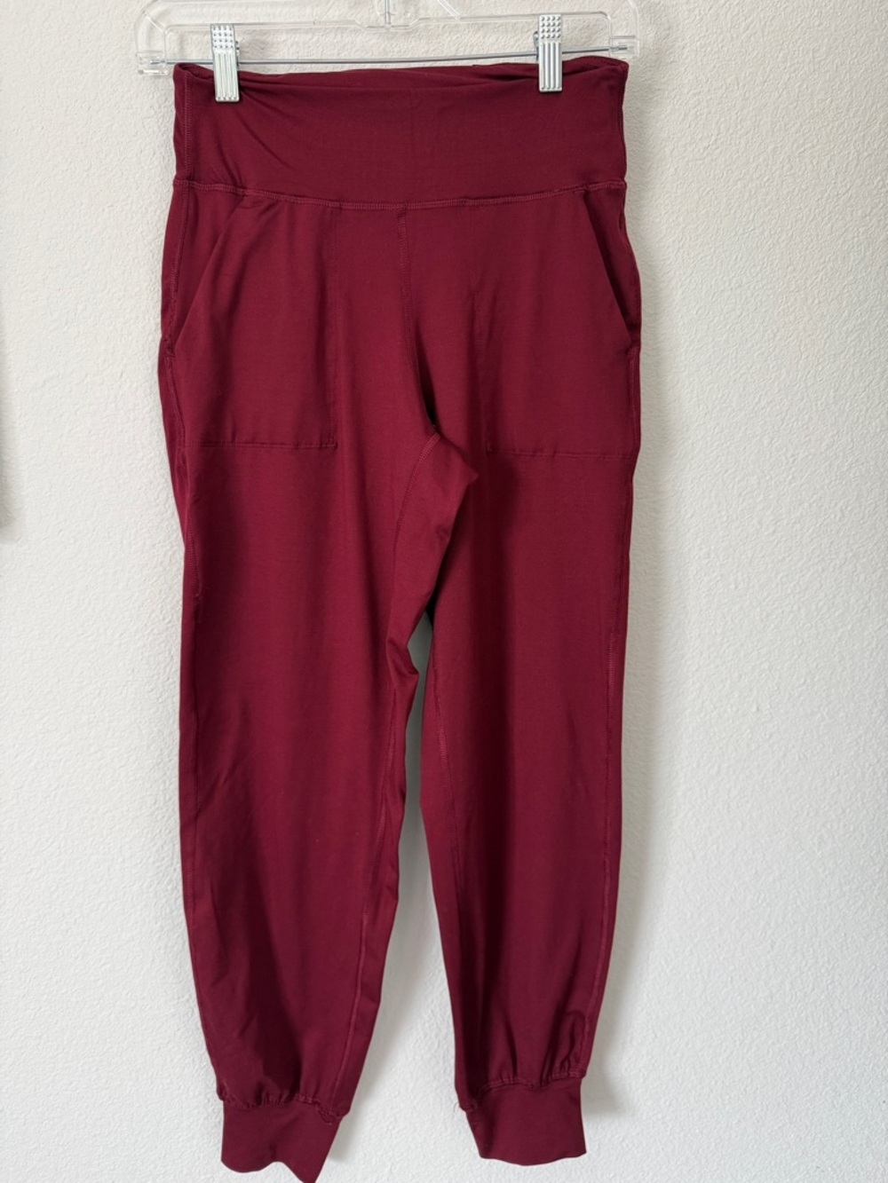 Women's High-Waist Jogger Pants in Burgundy
